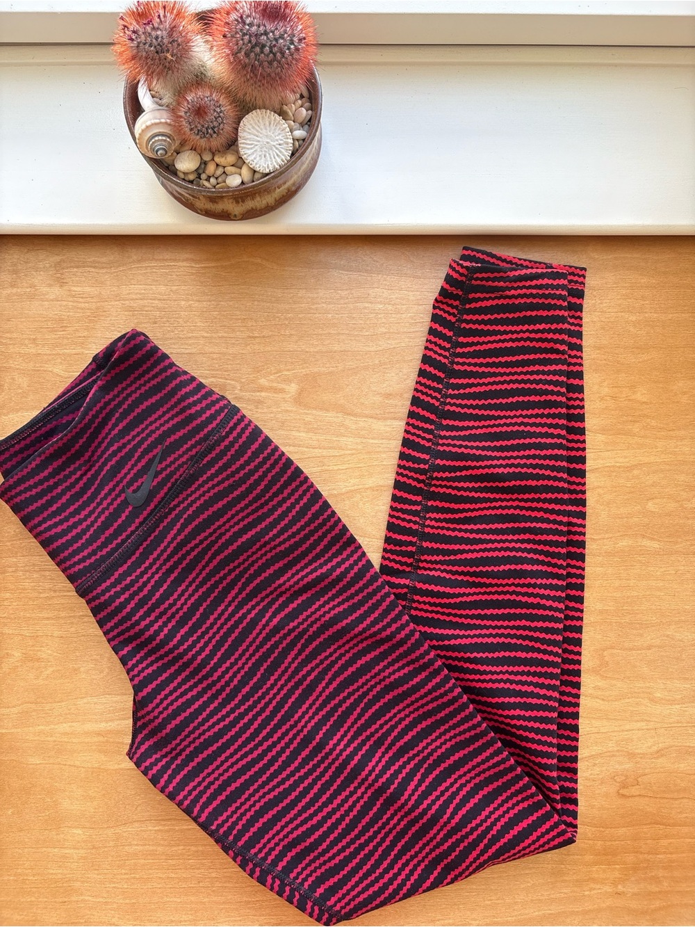 Nike Red & Black Ombré Zigzag Stripe Leggings like new! Clean super cute